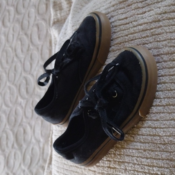 4@30.00 or 20.00 Boys Shoes by FILLA - Picture 3 of 10